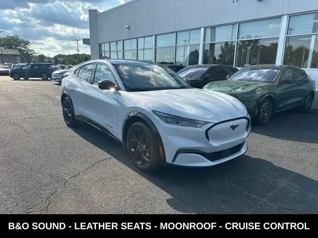 2023 Ford Mustang-Mach-e Premium photo 5