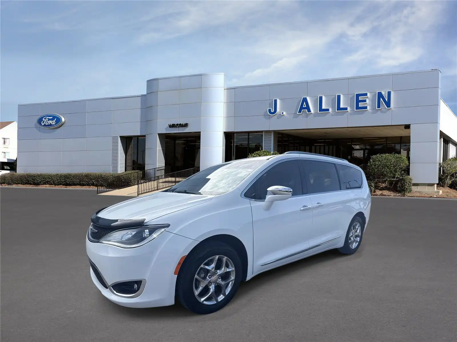 2019 Chrysler Pacifica Limited's photo
