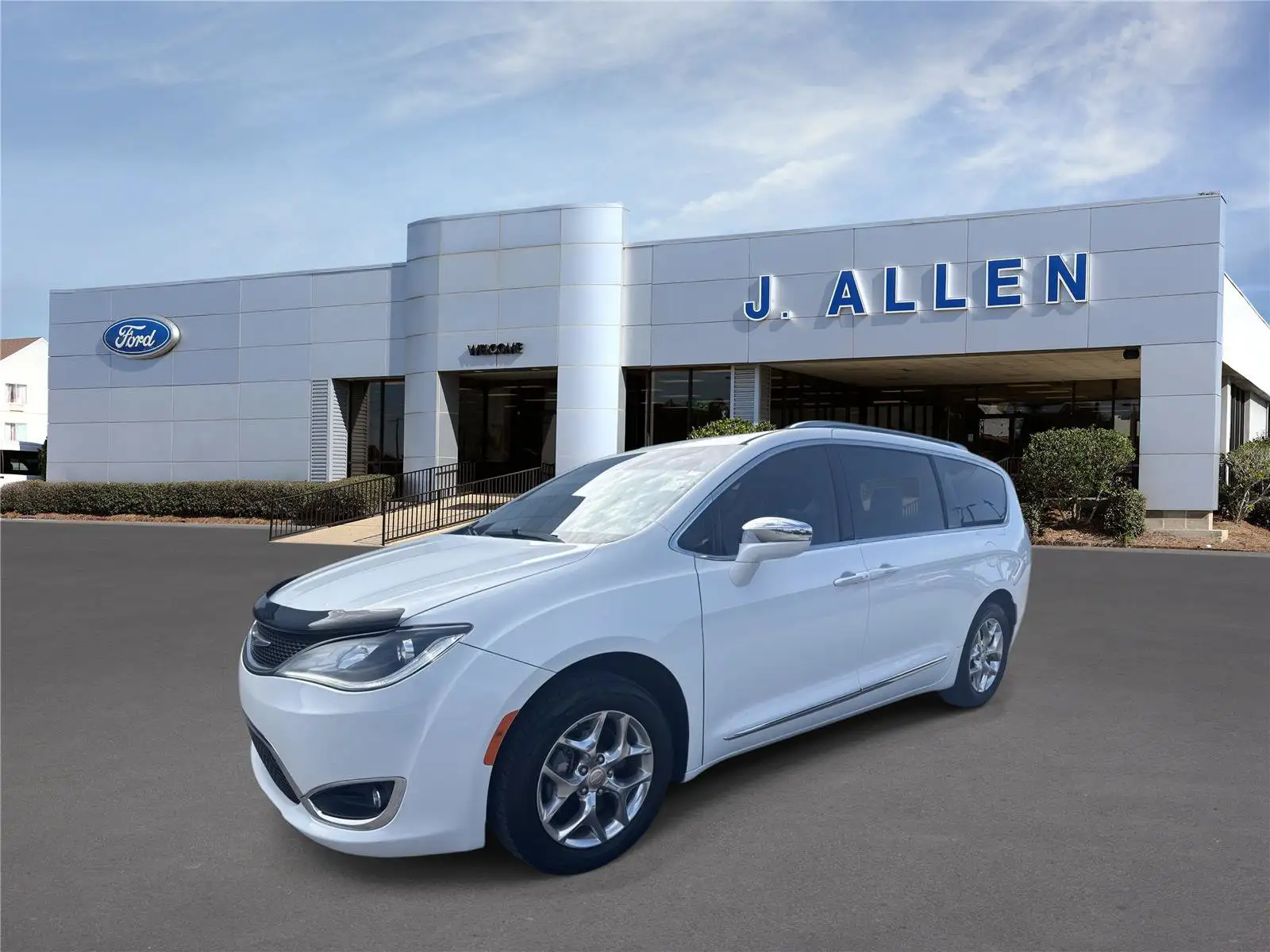 2019 Chrysler Pacifica Limited's photo