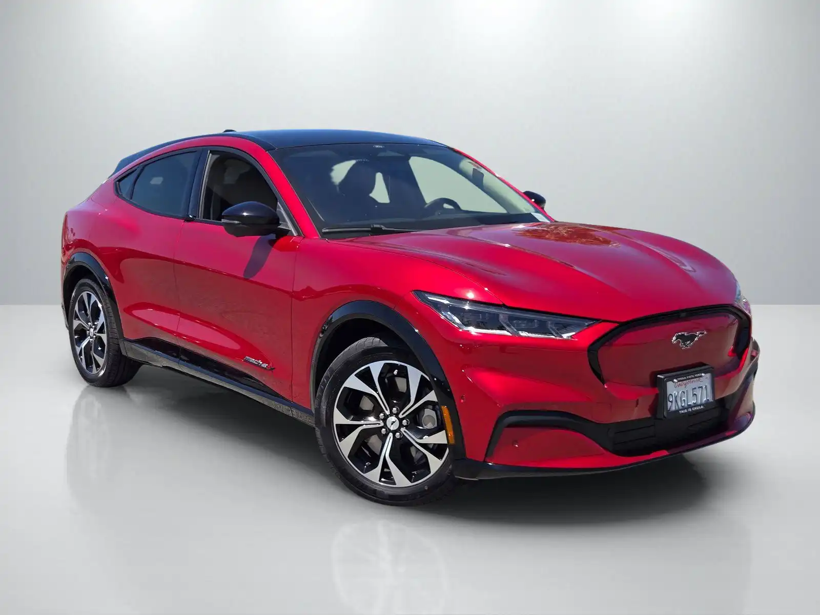 2023 Ford Mustang-Mach-e Premium's photo