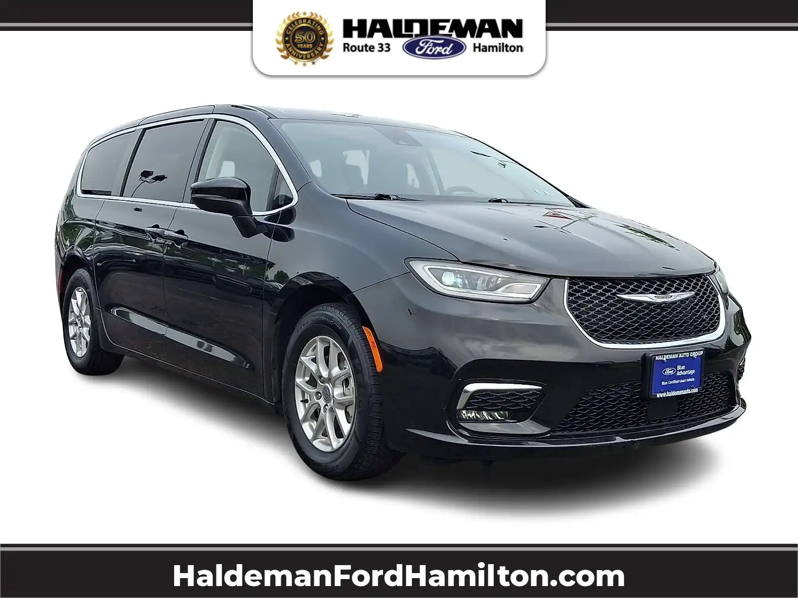 2023 Chrysler Pacifica Touring L's photo