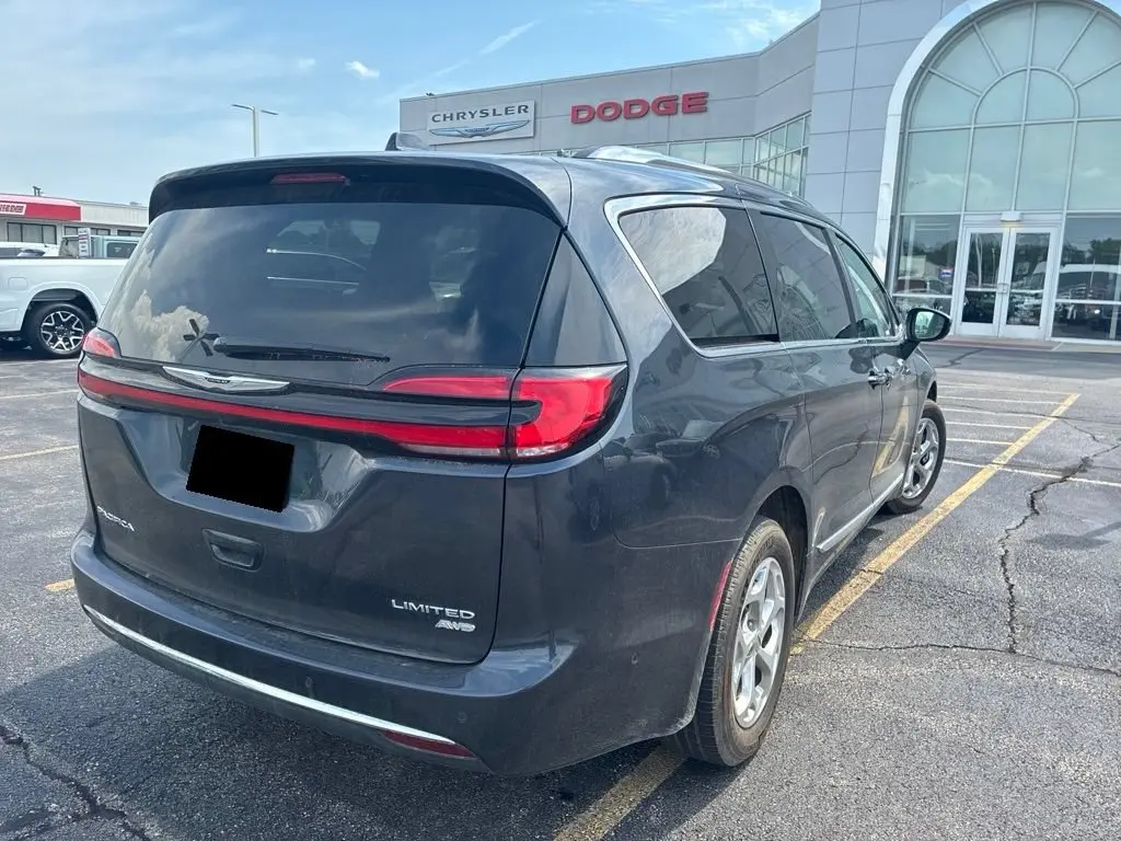 2021 Chrysler Pacifica Limited photo 4