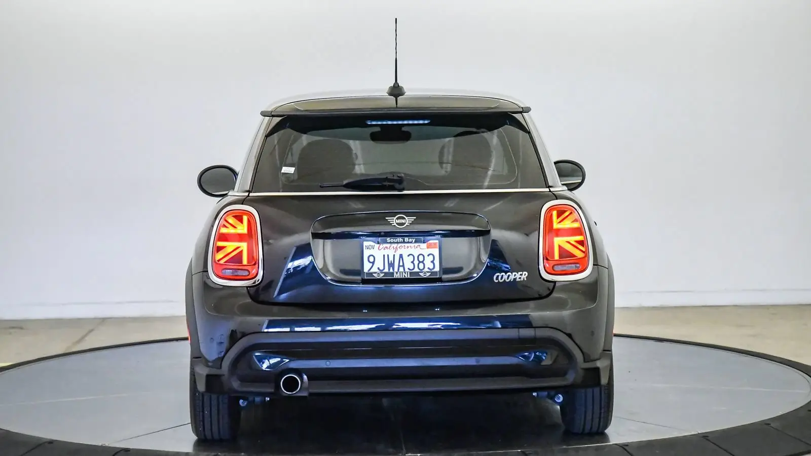 2024 MINI Hardtop Cooper photo 3