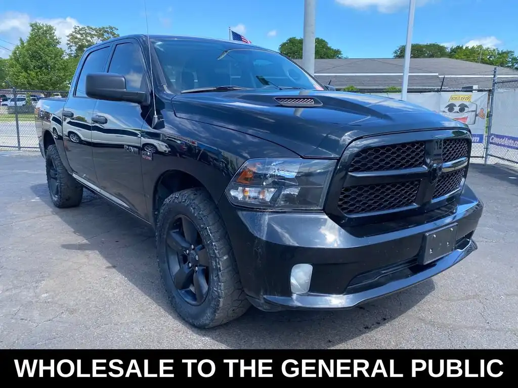 2019 RAM 1500 Classic Express Crew Cab 4x4 5'7's photo