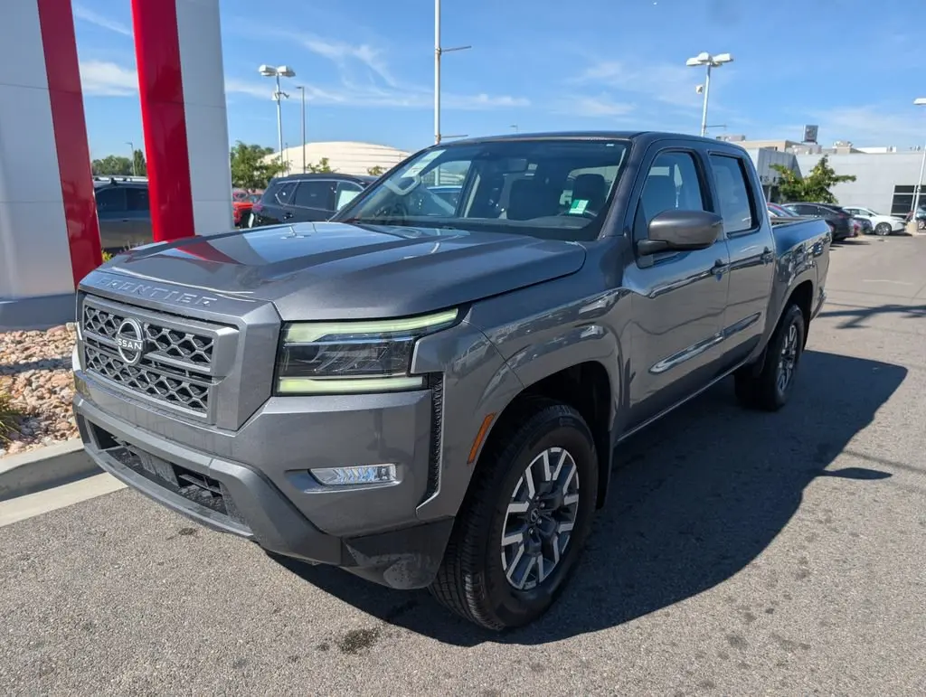 2024 Nissan Frontier SL Crew Cab 4WD photo 3