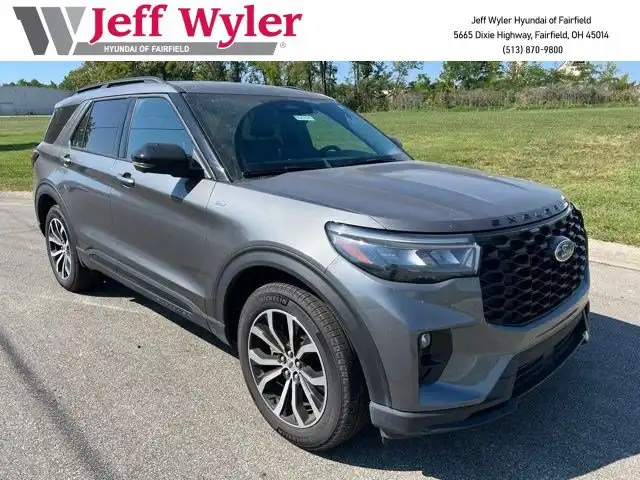 2026 Ford Explorer ST-Line 4WD's photo