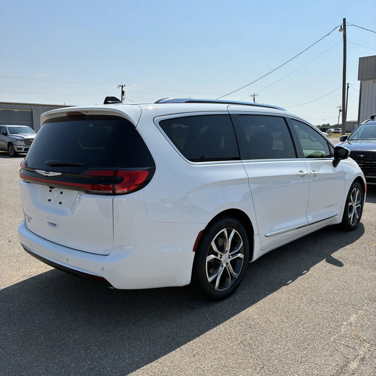 2026 Chrysler Pacifica Pinnacle photo 5