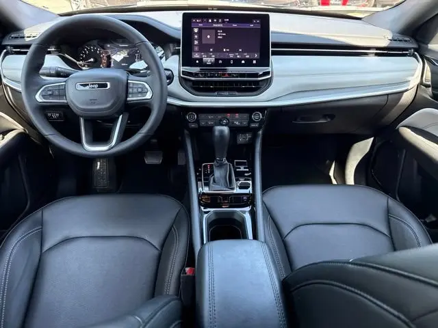2025 Jeep Compass Limited 4X4 photo 4