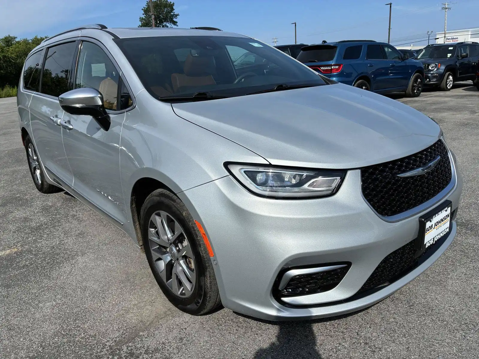 2023 Chrysler Pacifica Hybrid Pinnacle Hybrid's photo