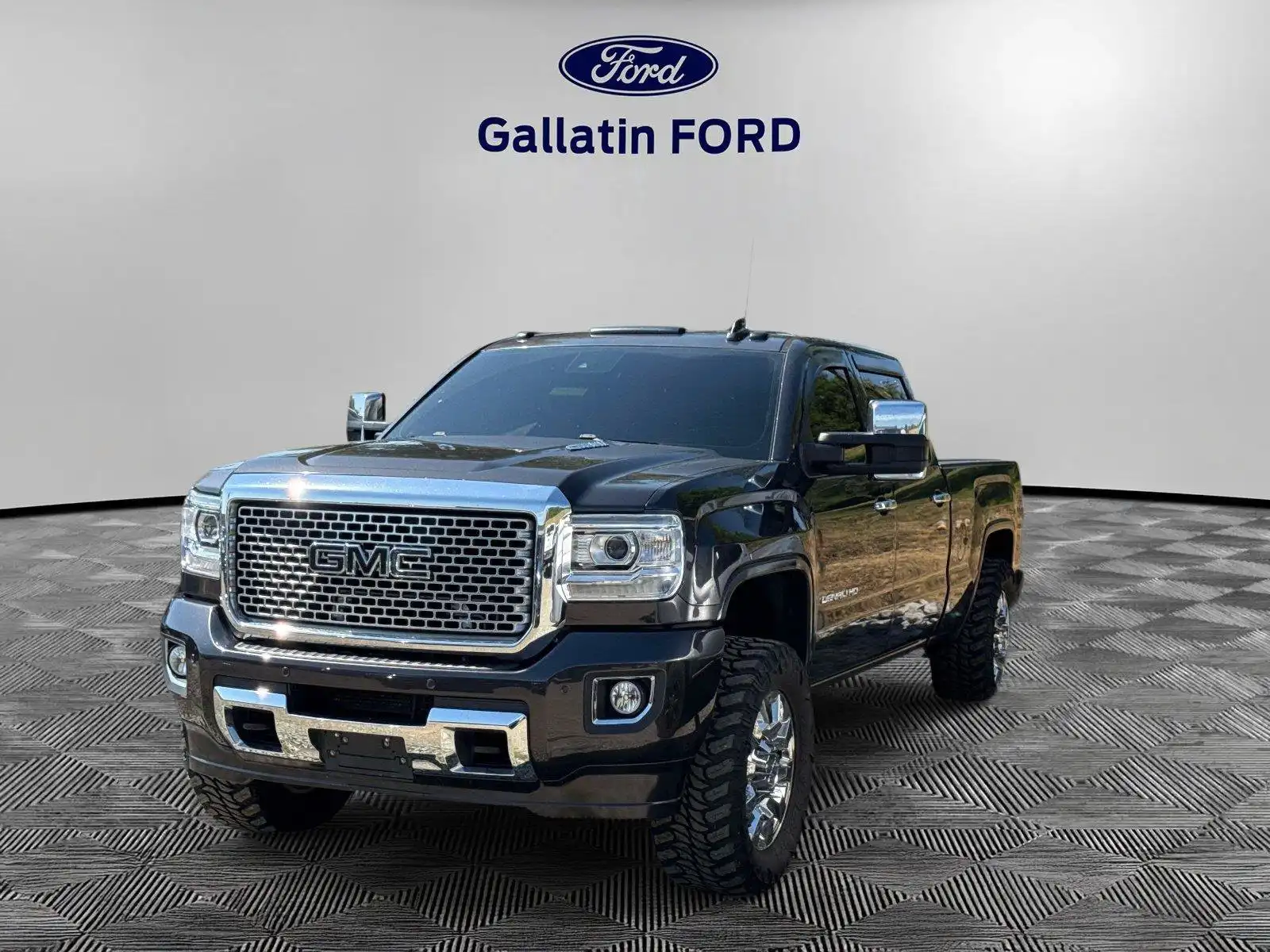 2015 GMC Sierra 4WD Crew Cab Short Box's photo