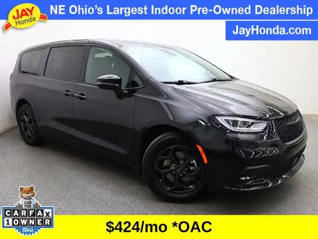 2022 Chrysler Pacifica Hybrid Touring L Hybrid's photo