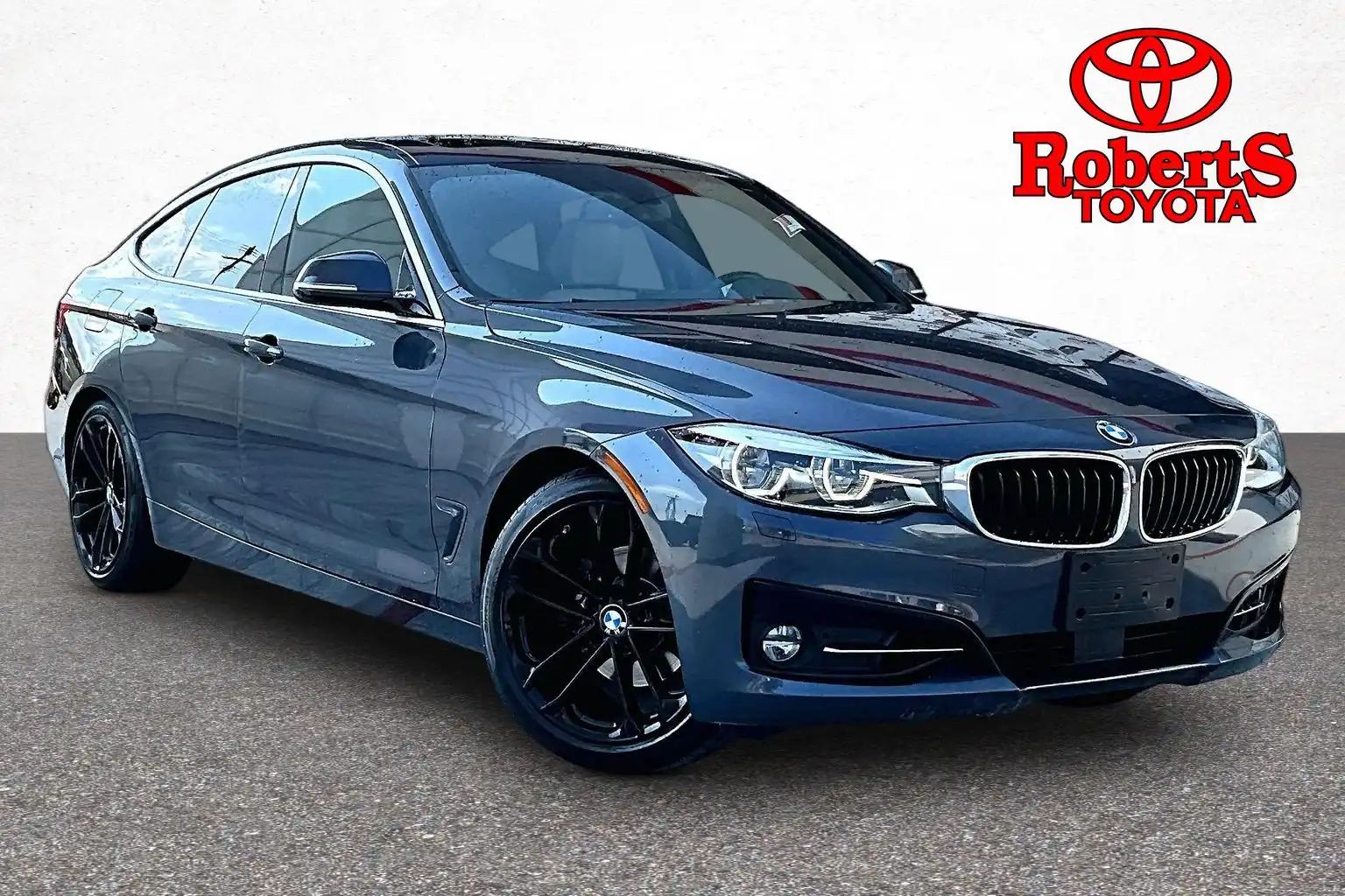 2017 BMW 3 Series 330i xDrive Gran Turismo's photo