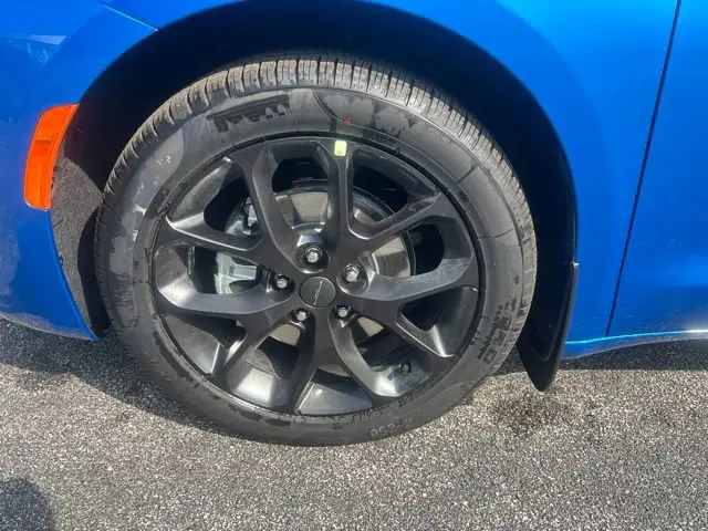 2027 Chrysler Pacifica Select photo 5