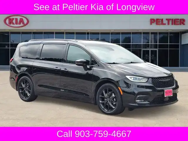 2025 Chrysler Pacifica Limited's photo