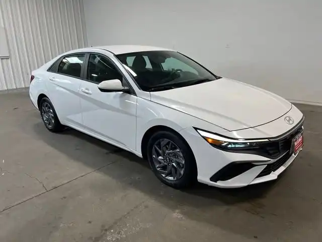 2024 Hyundai Elantra 2.0 SEL IVT's photo