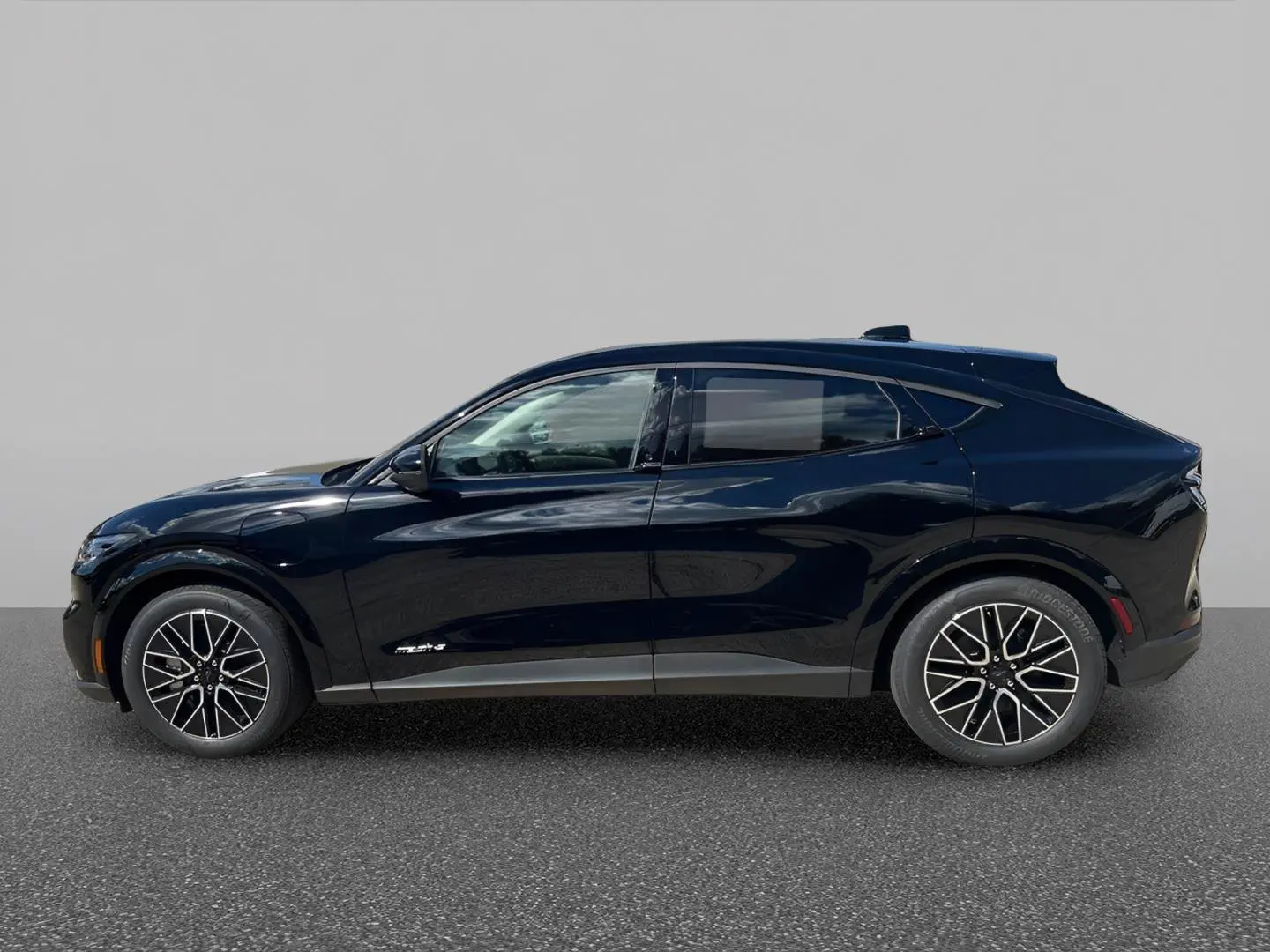 2026 Ford Mustang-Mach-e Premium photo 3