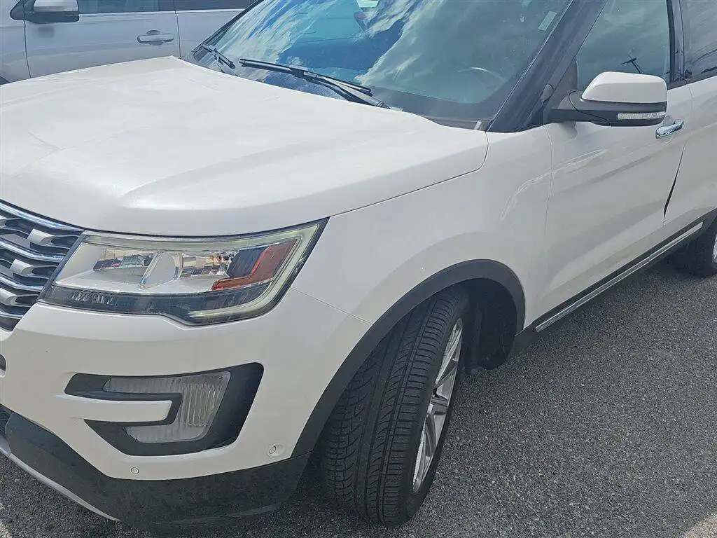 2017 Ford Explorer Limited FWD's photo