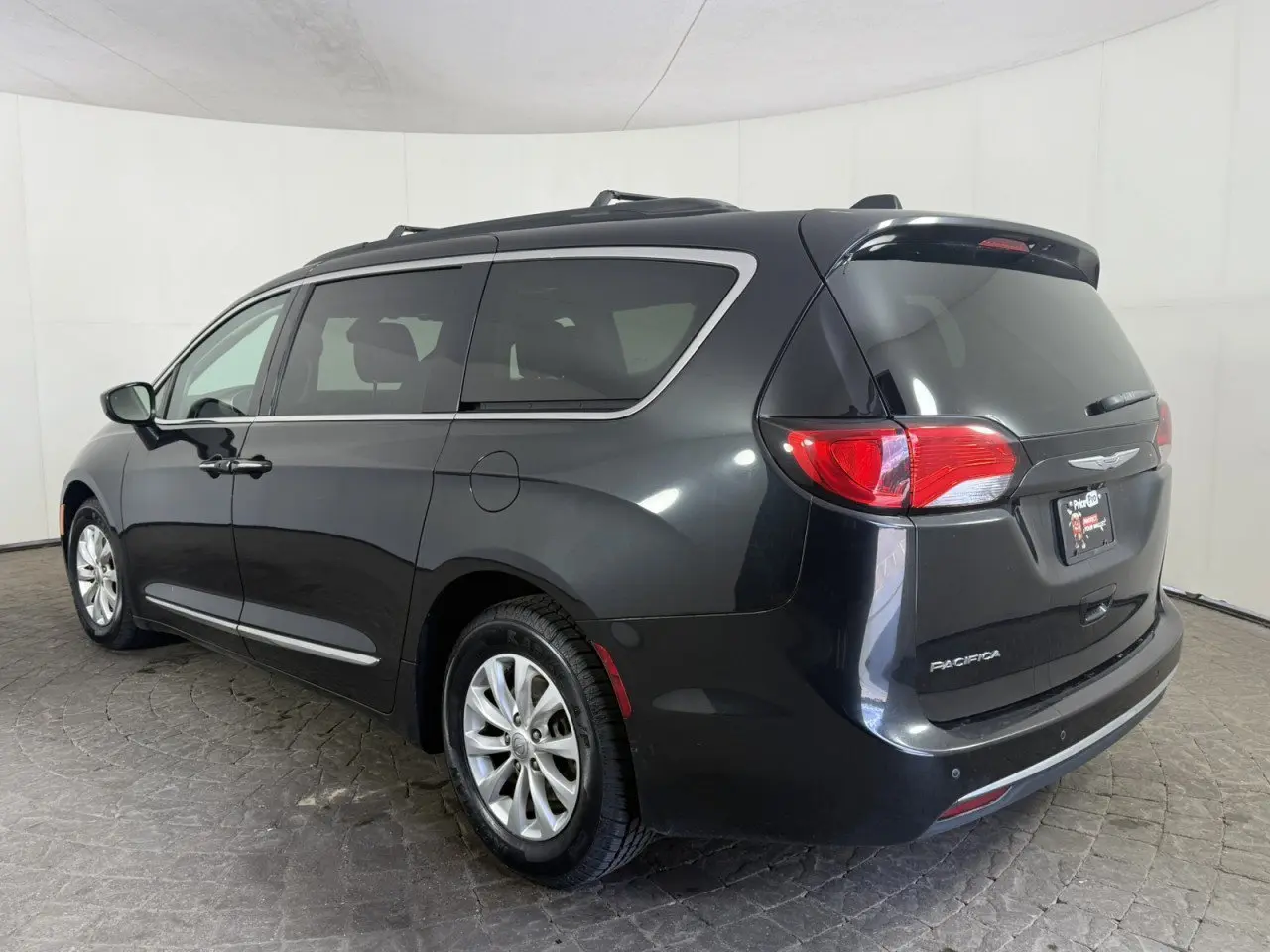 2017 Chrysler Pacifica Touring-L photo 5