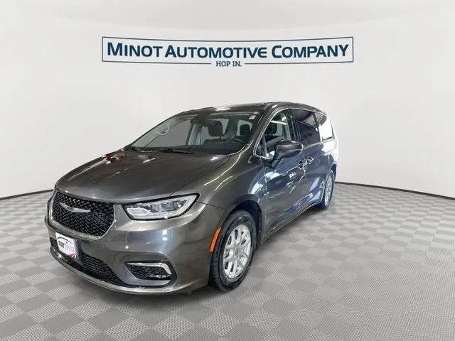 2023 Chrysler Pacifica Touring L photo 5