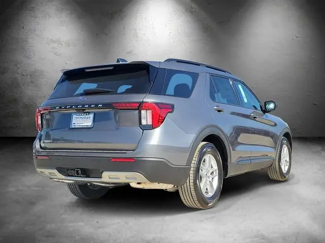2026 Ford Explorer Active photo 3