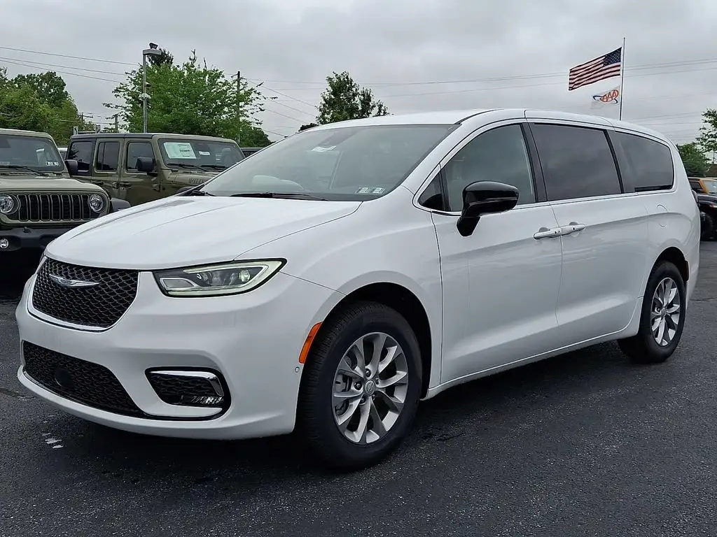 2026 Chrysler Pacifica Select AWD photo 1