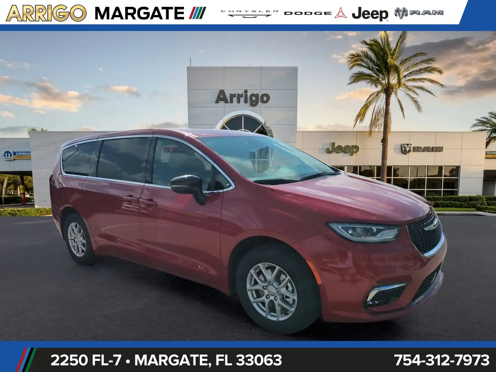 2026 Chrysler Pacifica Select's photo