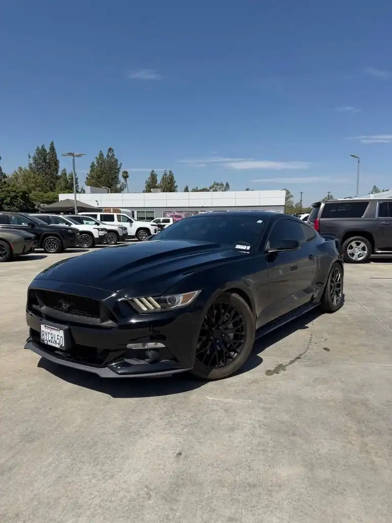 2017 Ford Mustang GT Coupe Premium's photo