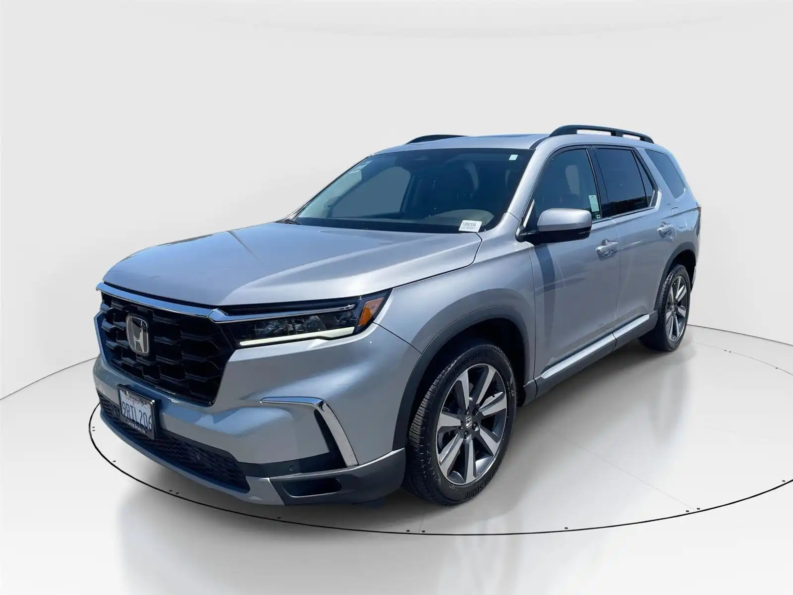 2025 Honda Pilot Touring AWD's photo