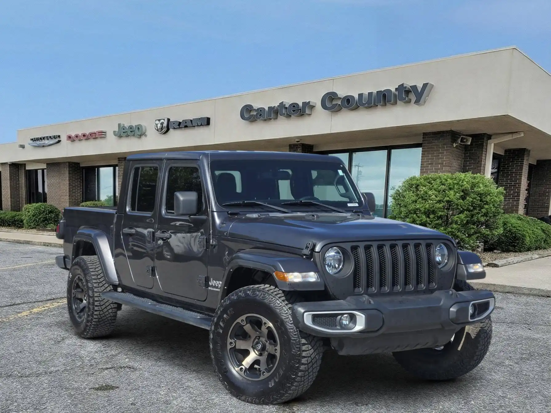 2023 Jeep Gladiator Overland's photo