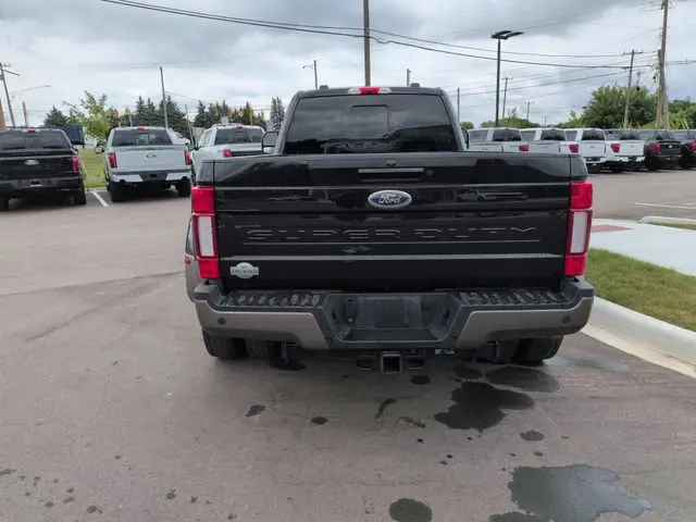 2022 Ford F-450 King Ranch 4WD Crew Cab DRW 8' Box photo 4