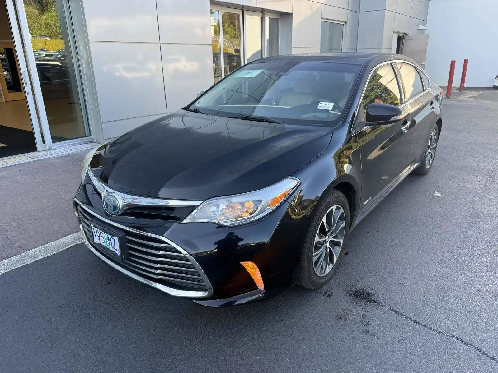 2017 Toyota Avalon XLE Plus Hybrid's photo