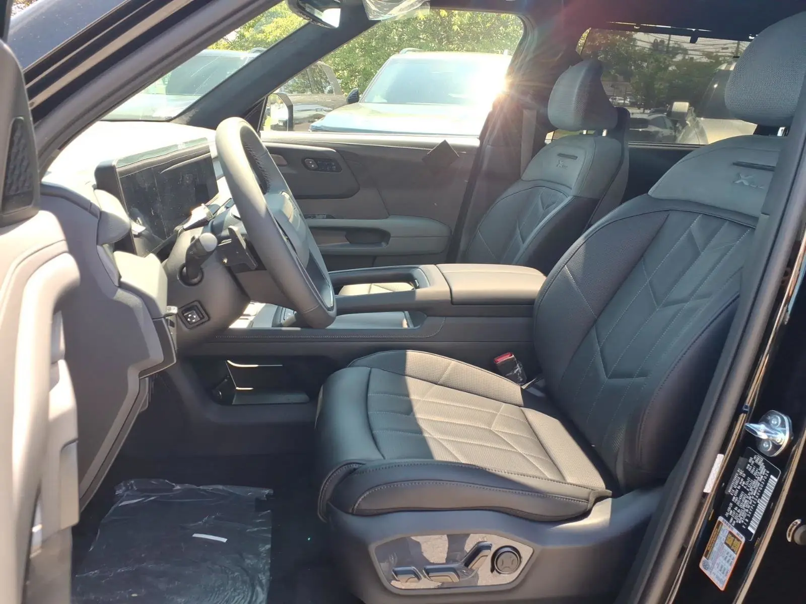 2027 Kia Telluride X-Line SX Prestige HEV AWD photo 3