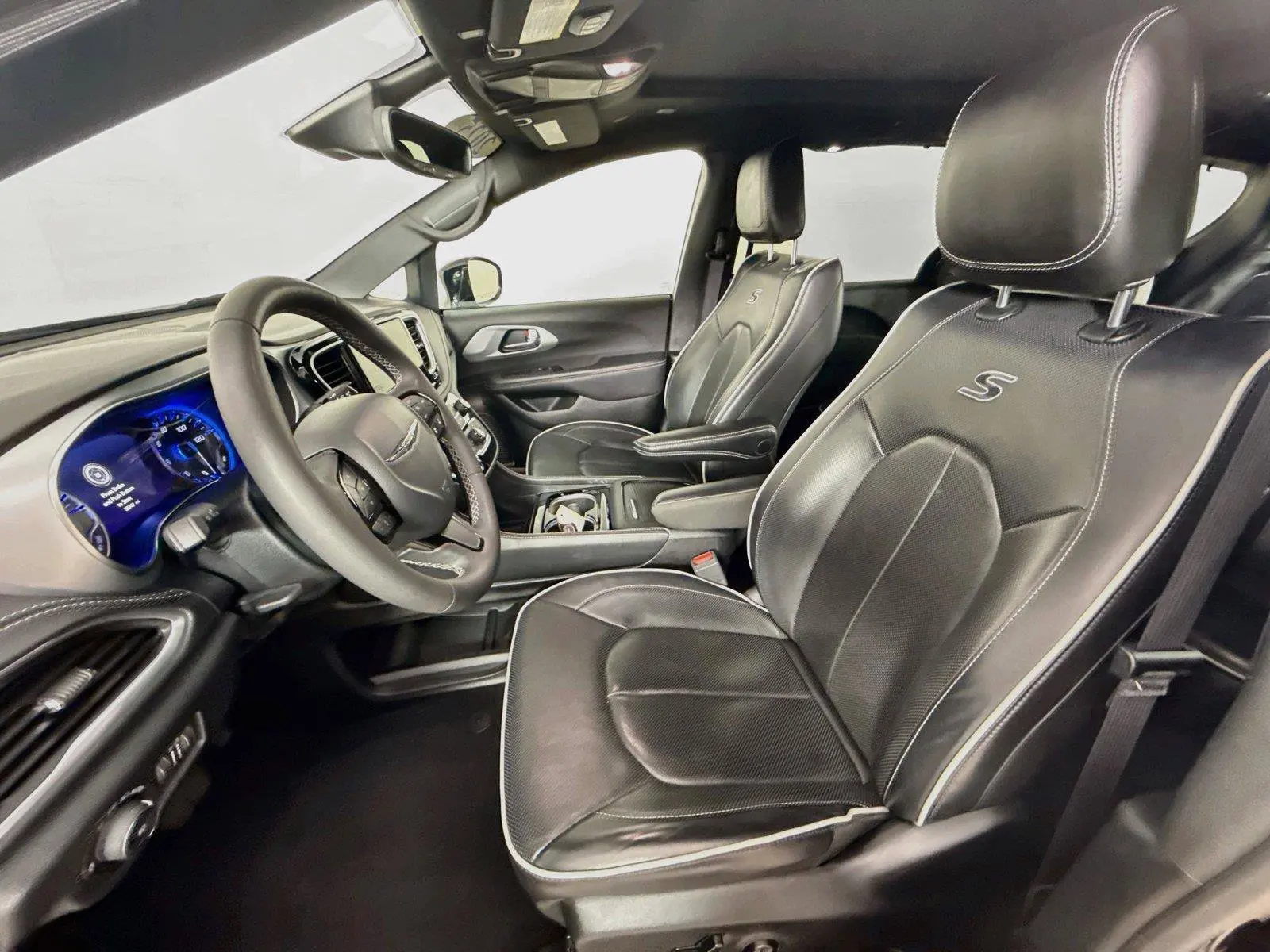 2025 Chrysler Pacifica Limited photo 5