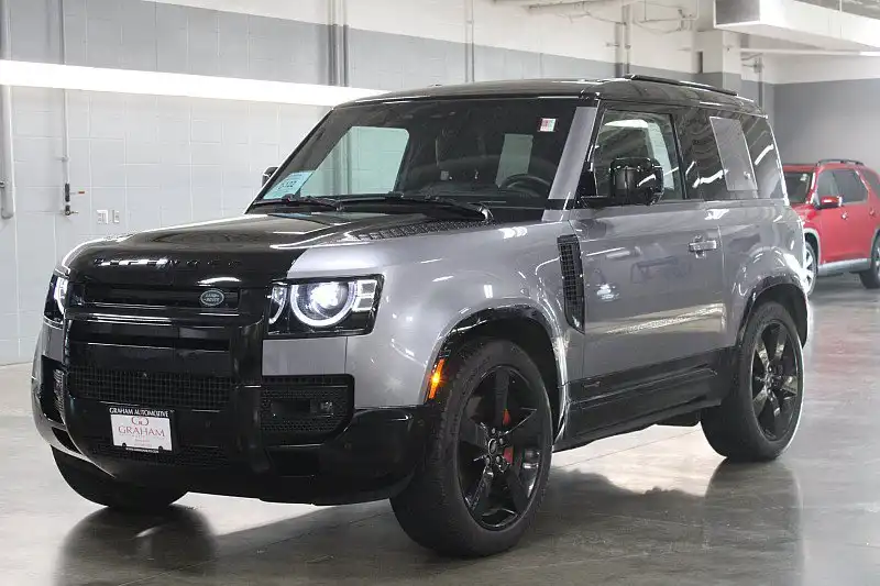 2023 Land Rover Defender X's photo
