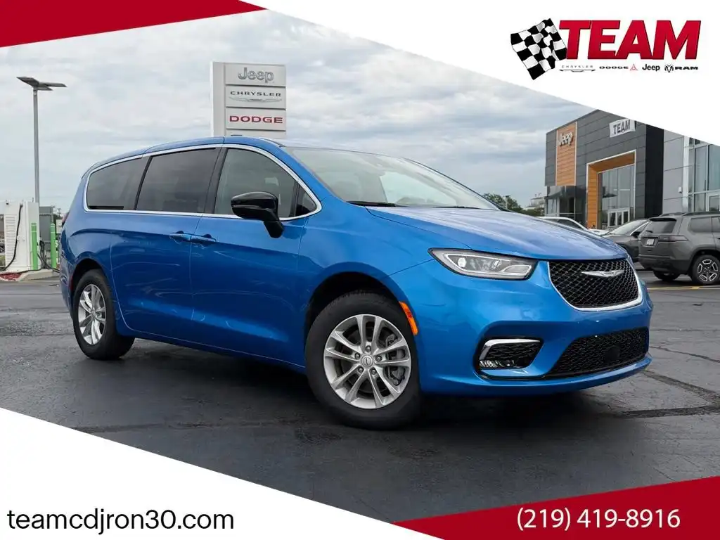 2026 Chrysler Pacifica Select AWD's photo