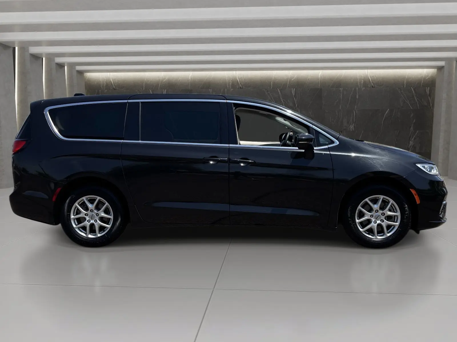 2023 Chrysler Pacifica Touring L photo 5
