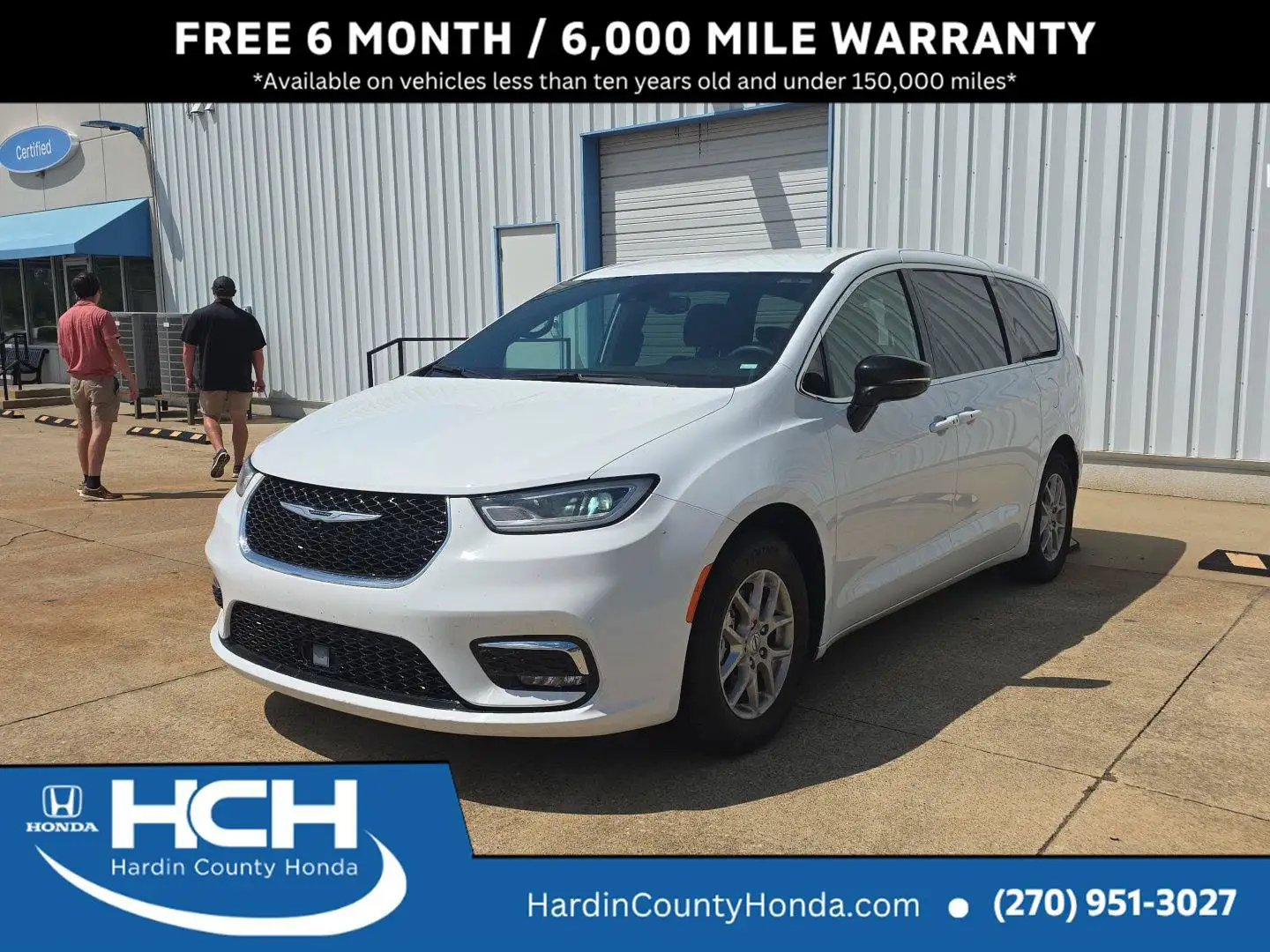 2025 Chrysler Pacifica Select's photo