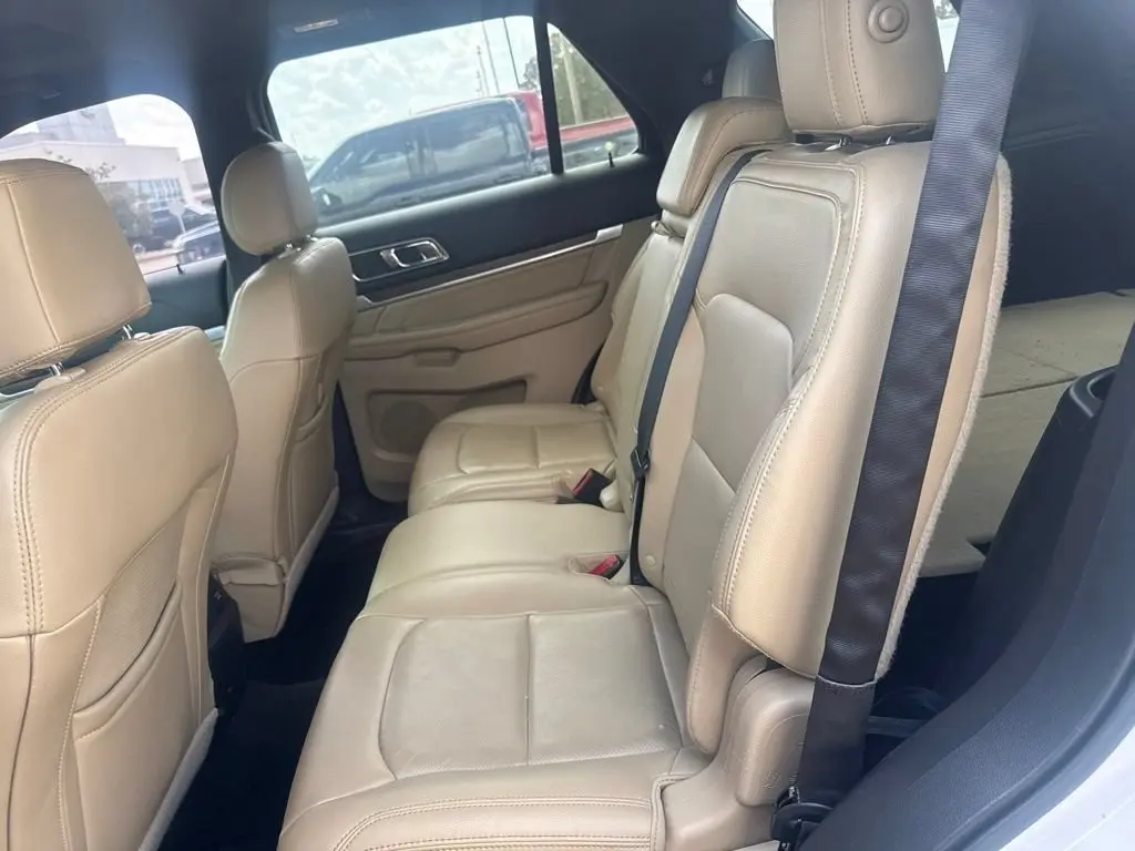2016 Ford Explorer Limited FWD photo 5