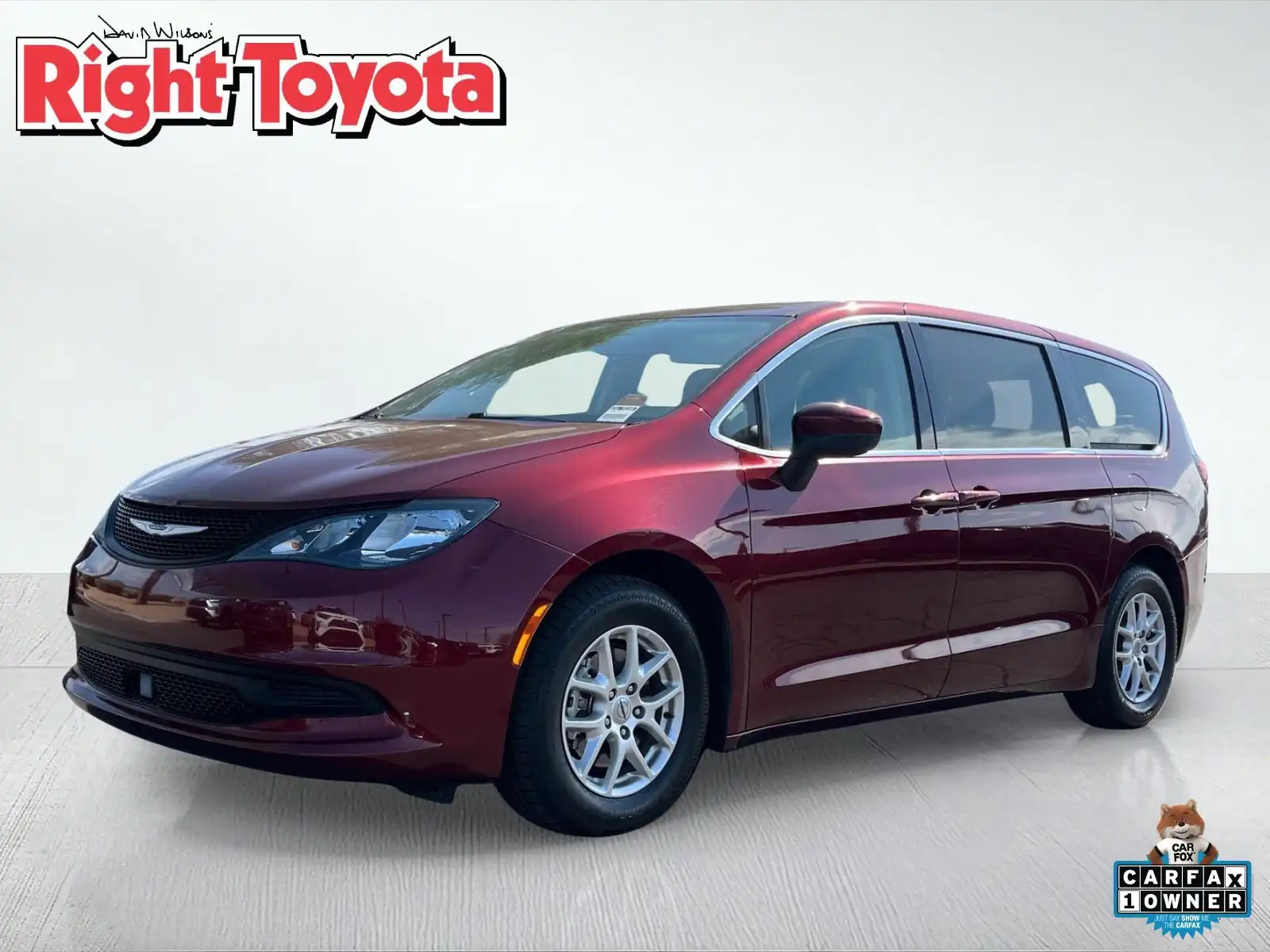 2023 Chrysler Voyager LX's photo