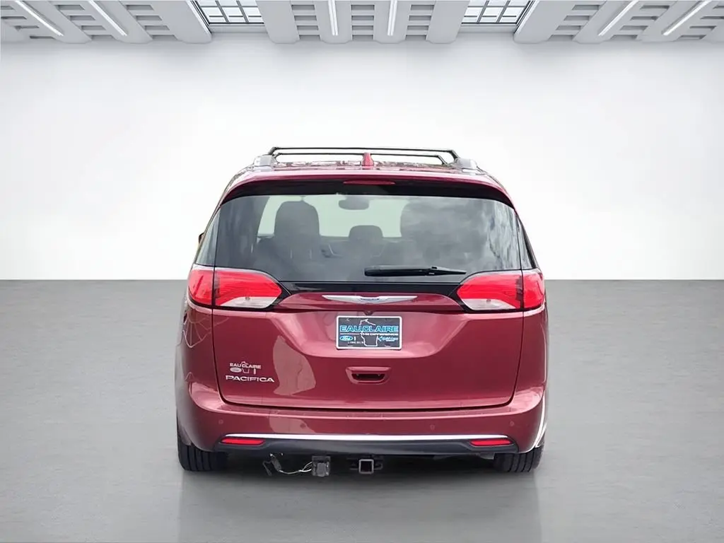 2018 Chrysler Pacifica Touring L photo 4