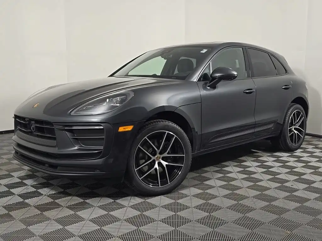 2026 Porsche Macan Base's photo