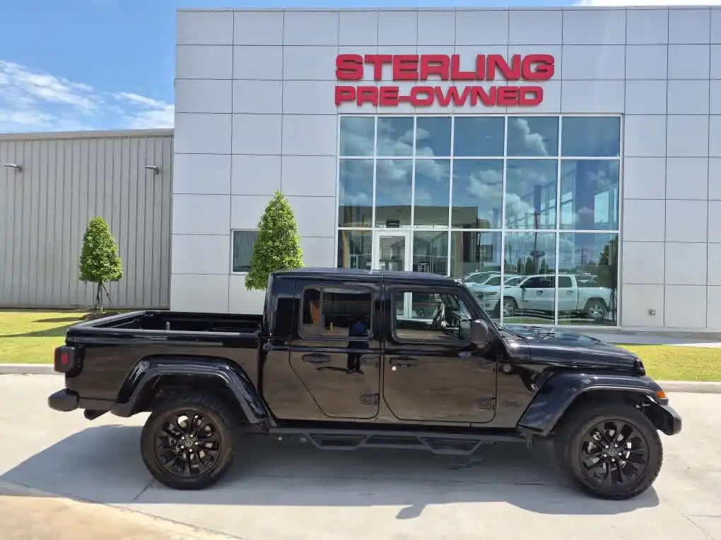 2024 Jeep Gladiator Nighthawk Auto's photo