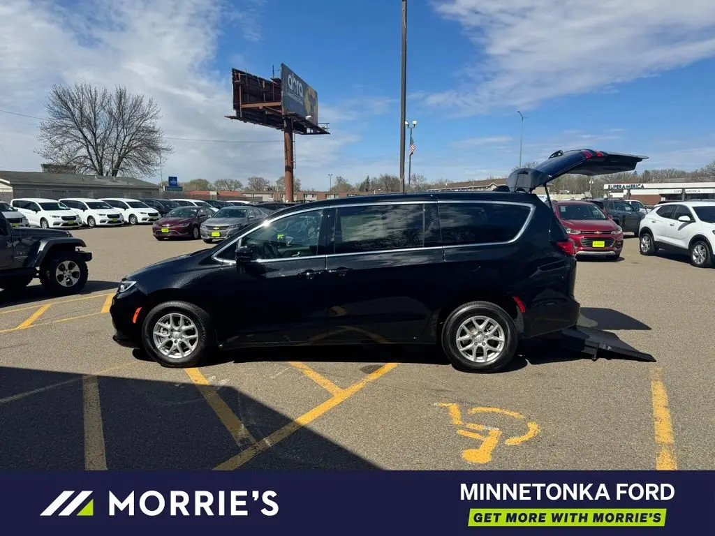 2026 Chrysler Pacifica Select photo 5