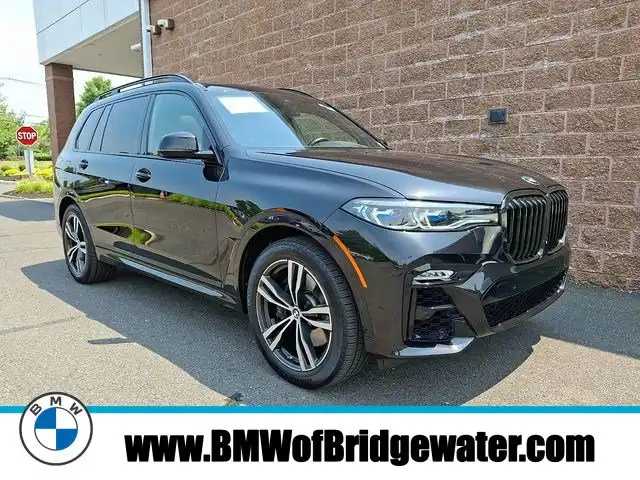 2022 BMW X7 M50i's photo