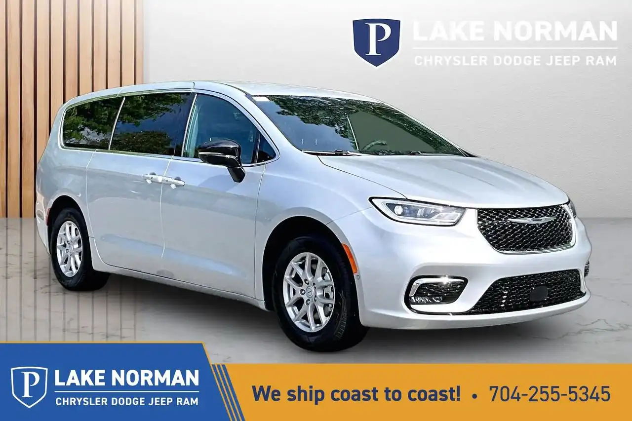 2026 Chrysler Pacifica Select's photo