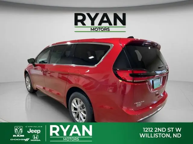 2026 Chrysler Pacifica Select AWD photo 5