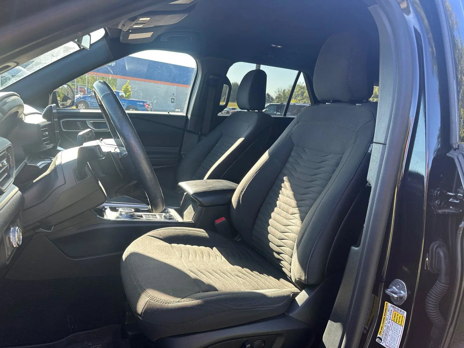 2020 Ford Explorer XLT 4WD photo 3