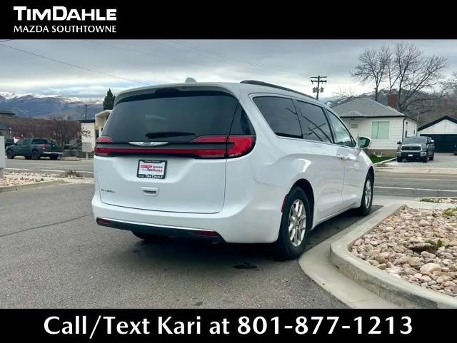 2022 Chrysler Pacifica Touring L photo 4