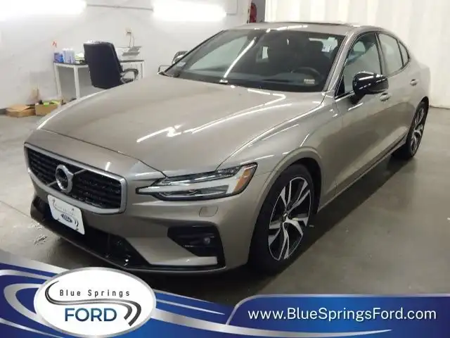 2019 Volvo S60 T6 R-Design AWD's photo