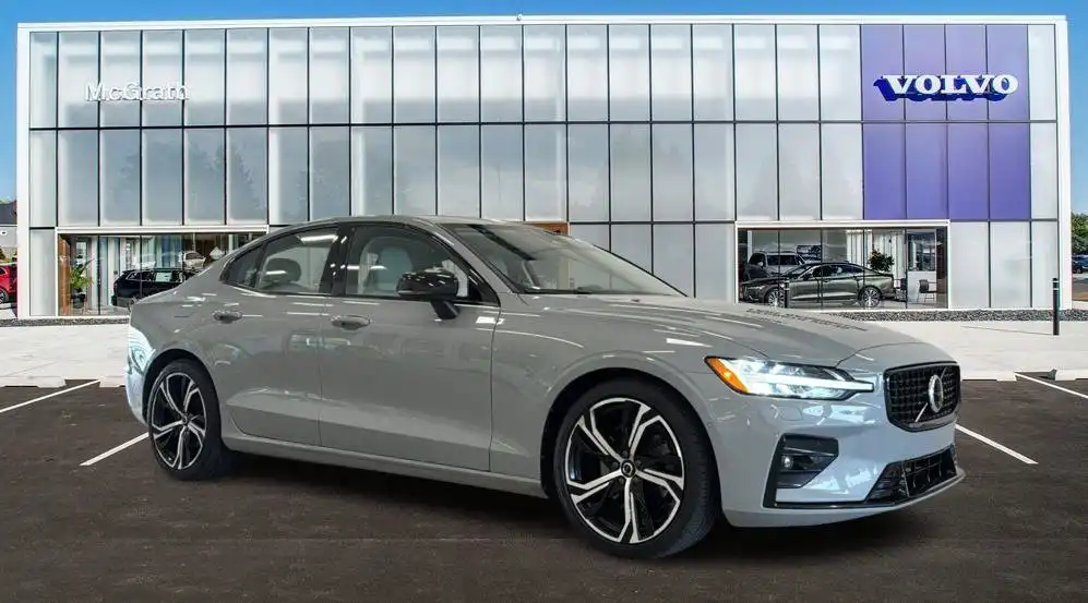 2024 Volvo S60 B5 Plus Dark Theme AWD's photo